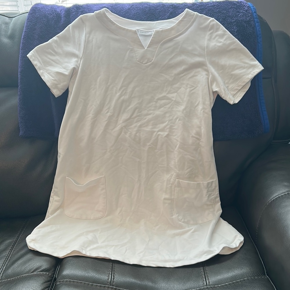 White lounge dress, condition is good, size is Large